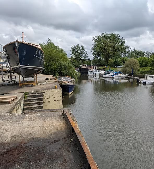 Pontons du port de plaisance Boat Paradise